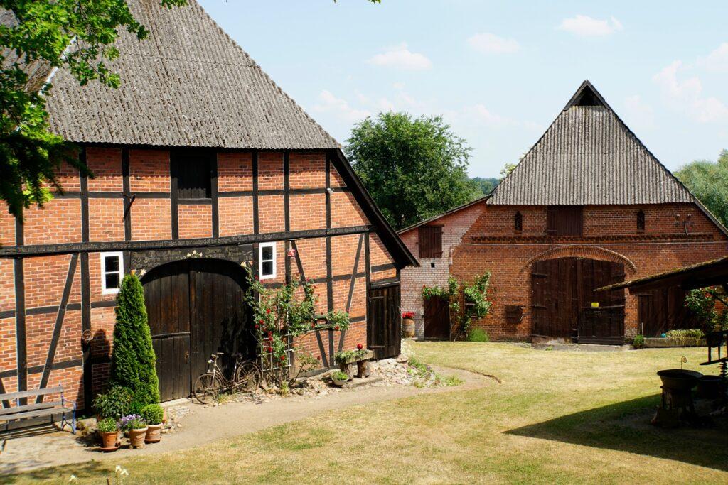 Fachwerkhof mit Stallgebäude | Futterraufen