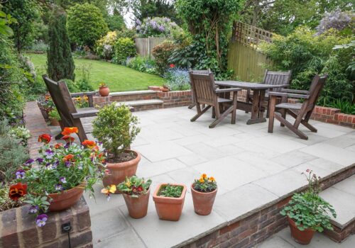 Wie man Außenbereiche harmonisch in den Wohnstil integriert